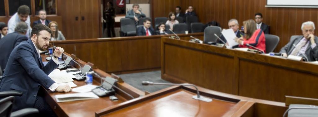 Freno al aumento de cámaras de fotomultas fue aprobado en la Comisión Sexta del Senado.