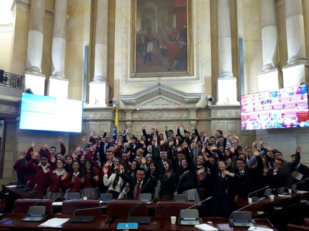 Estudiantes intentan destituir a Ministra de Educación