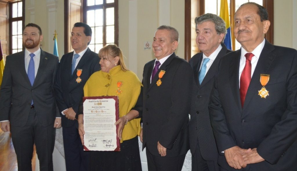 Líderes de Huila en emprendimiento, educación, cultura y política reciben reconocimiento